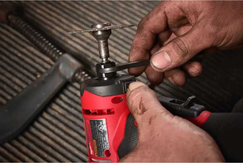 Aku přímá bruska Milwaukee M12 FDGA2-522B, aku M12 HB2.5 + M12 HB5 + M12 C12 C + taška, 4933498980